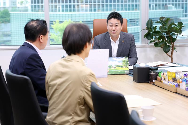 김진경 의장 일간경기 김인창 국장 등 면담_4