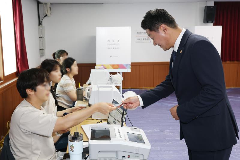 김진경 의장 제21대 대통령 선거 사전투표_2
