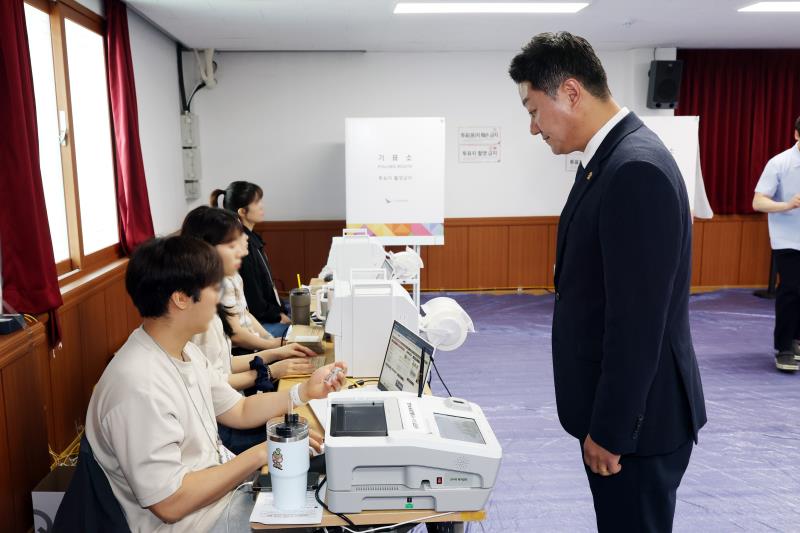 김진경 의장 제21대 대통령 선거 사전투표_3
