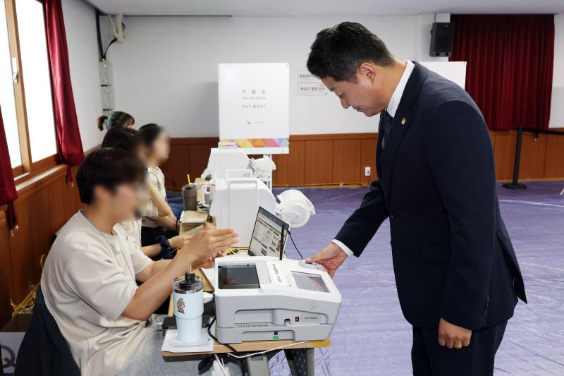 김진경 의장 제21대 대통령 선거 사전투표_4