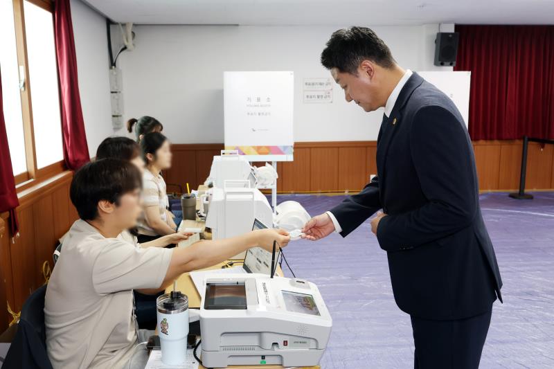 김진경 의장 제21대 대통령 선거 사전투표_5
