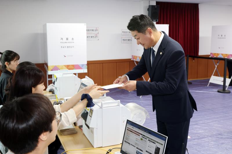 김진경 의장 제21대 대통령 선거 사전투표_6