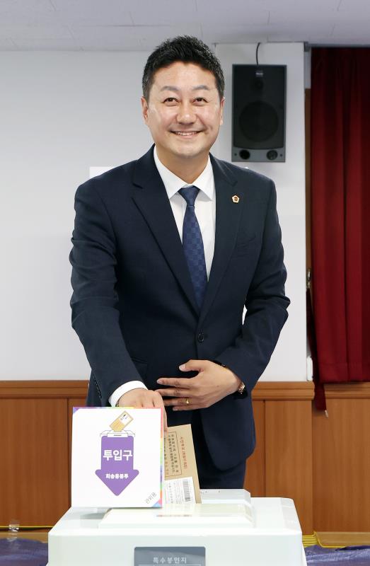 김진경 의장 제21대 대통령 선거 사전투표_9