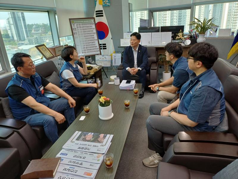최종현 대표의원 전국공무원노동조합 경기지역본부 경기도청지부장 면담