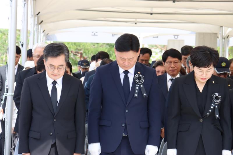 최종현 대표의원, 제70회 현충일 추념식 참석_3