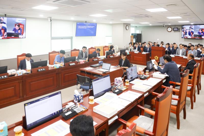 제384회 임시회 제3차 안전행정위원회 사진 7