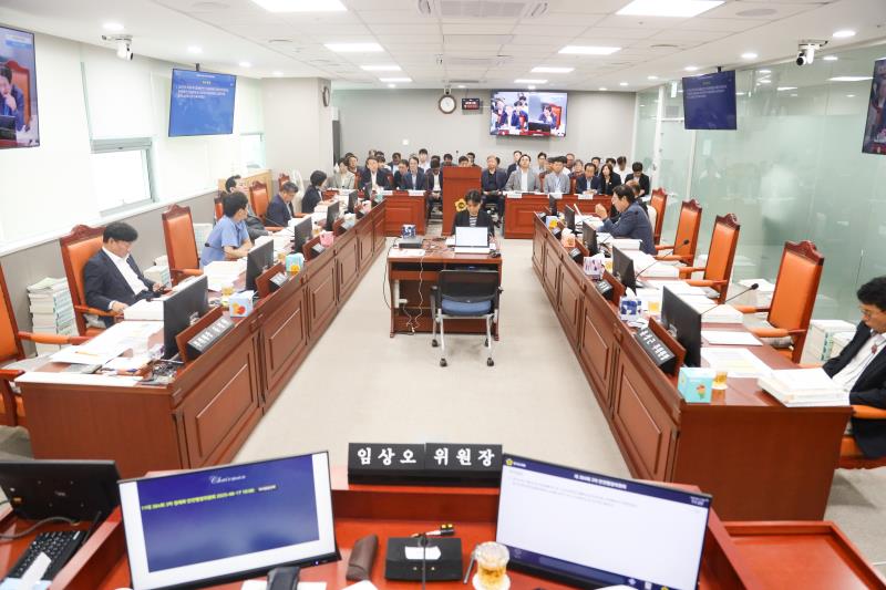 제384회 임시회 제3차 안전행정위원회 사진 9