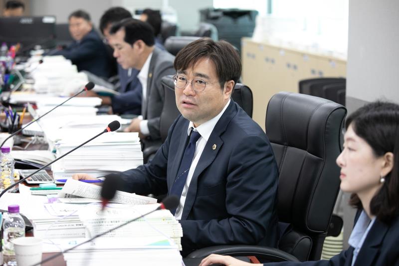 제384회 임시회 제2차 경기도청예산결산특별위윈회 _8