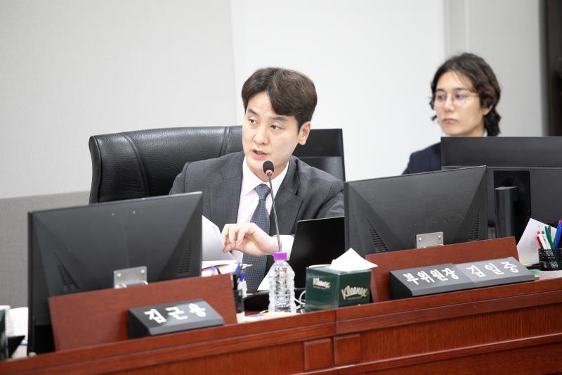제384회 임시회 제2차 경기도청예산결산특별위윈회 _10