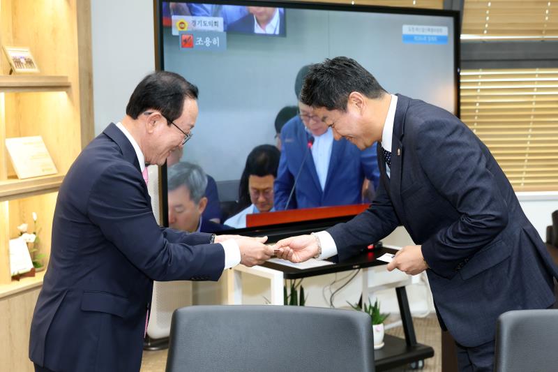 김진경 의장 김덕현 연천군수 접견_4