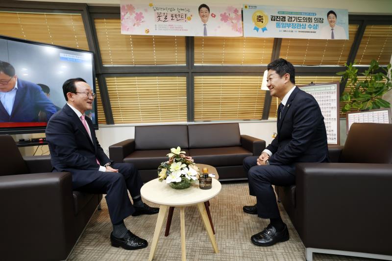 김진경 의장 김덕현 연천군수 접견_5
