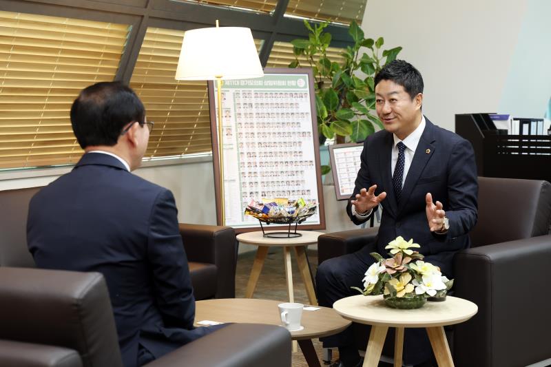 김진경 의장 김덕현 연천군수 접견_7