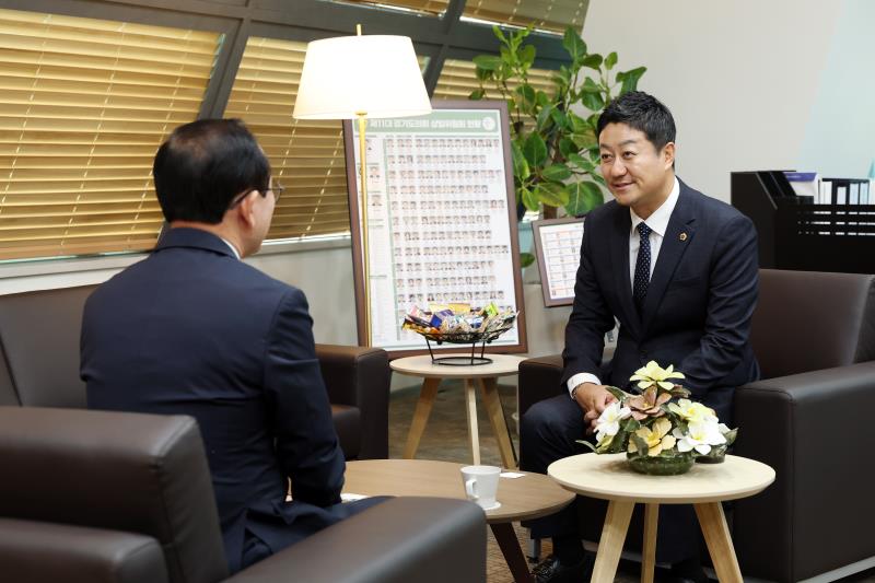 김진경 의장 김덕현 연천군수 접견_9