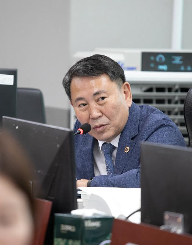 제384회 임시회 제3차 경기도청예산결산특별위윈회_9