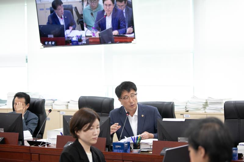 제384회 임시회 제3차 경기도청예산결산특별위윈회_9