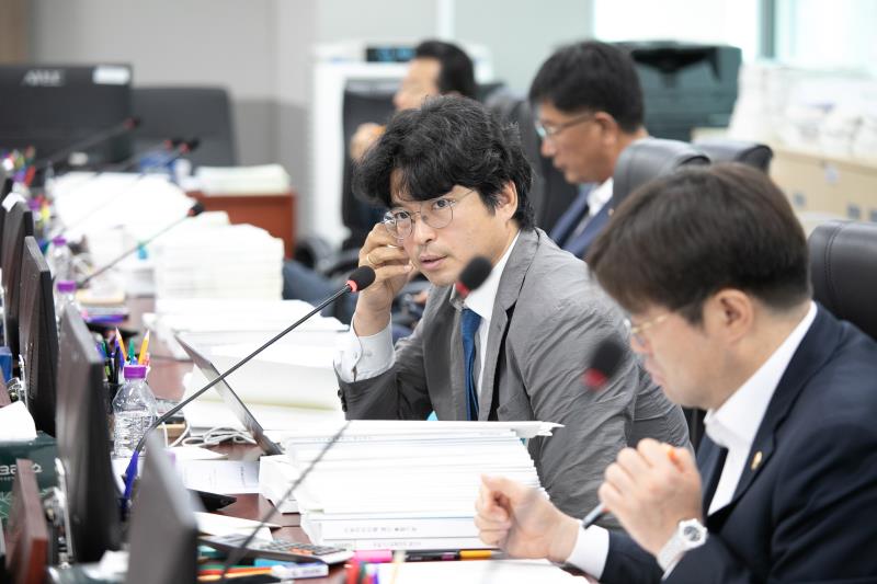 제384회 임시회 제3차 경기도청예산결산특별위윈회_9