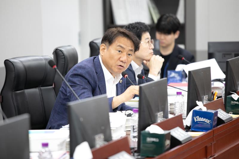 제384회 임시회 제3차 경기도청예산결산특별위윈회_9