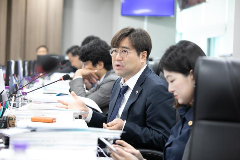 제384회 임시회 제4차 경기도청예산결산특별위윈회_9