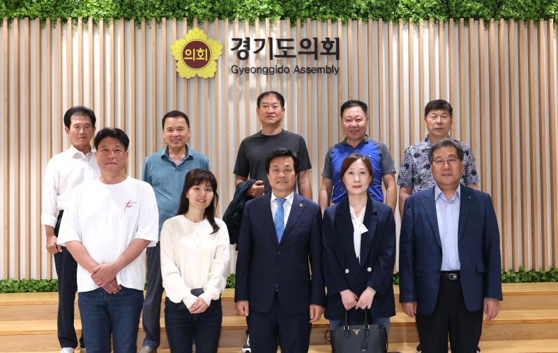 여가 문형근 위원장님 및 사무처장 손님 의회방문 사진 4