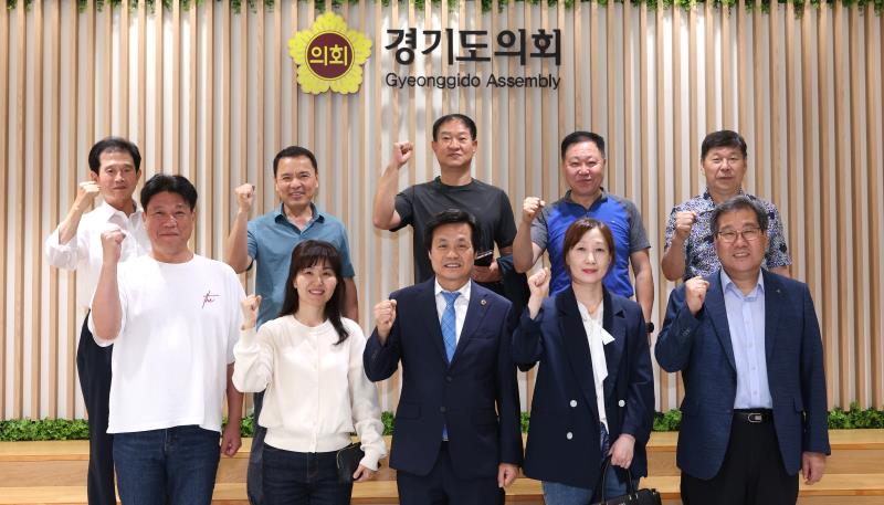 여가 문형근 위원장님 및 사무처장 손님 의회방문 사진 6
