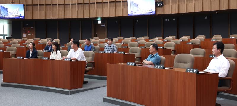 여가 문형근 위원장님 및 사무처장 손님 의회방문 사진 7