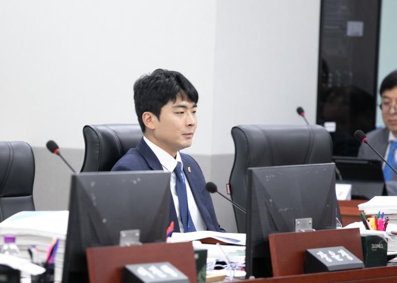 제384회 임시회 제5차 경기도청예산결산특별위윈회_8