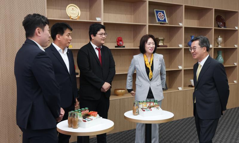 김동연 경기도지사 제3기 국민의힘 대표단 감사패 증정_3