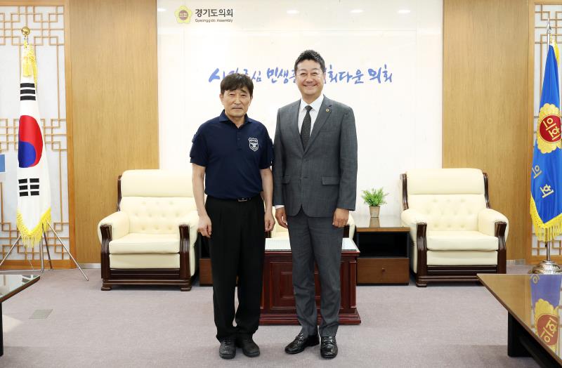 김진경 의장 이창수 청원경찰 퇴임 인사_2
