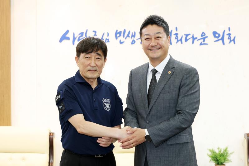 김진경 의장 이창수 청원경찰 퇴임 인사_4