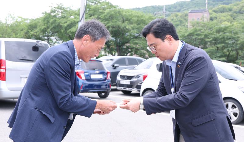 더불어민주당 대표단 미래 첨단산업 현장점검 2일차 (제이솔루션)_3