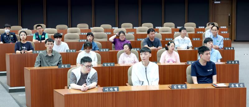 작은동행한사랑 40여명 의회 견학 사진 8