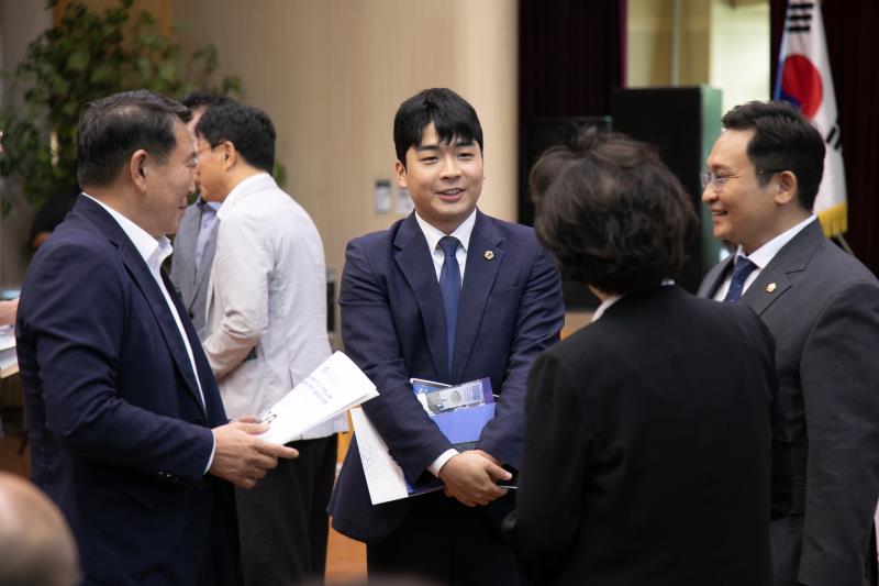 학부모와 함께 만드는 미래교육 : 학교 교육활동 참여의 새로운 방향 정책토론회_6