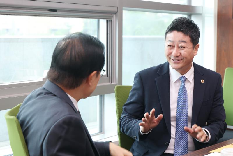 경기도의회 김진경의장 경기도지사 경기도교육감 청소원 대기실 방문_4