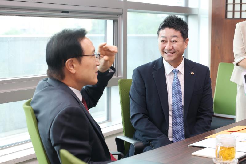 경기도의회 김진경의장 경기도지사 경기도교육감 청소원 대기실 방문_6