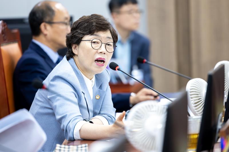 제385회 임시회 제2차 건설교통위원회 사진 5