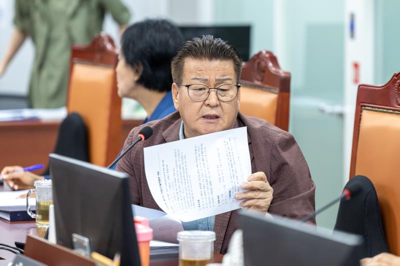 제385회 임시회 제2차 건설교통위원회 사진 7