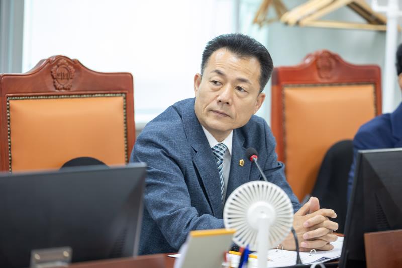 제385회 임시회 제2차 건설교통위원회 사진 9