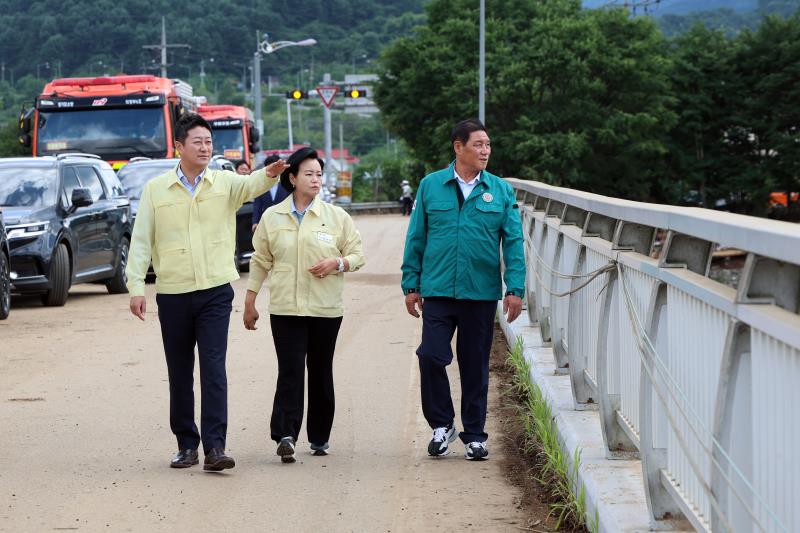 경기도의회 의장단 가평 수해피해지역 현장방문_5