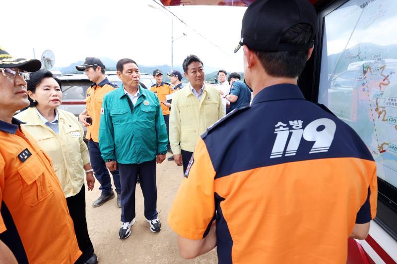 경기도의회 의장단 가평 수해피해지역 현장방문_7