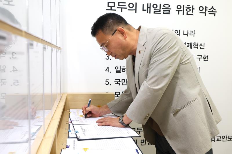 경기도의회 국민의힘 대표단 조례서명대 시연회_2