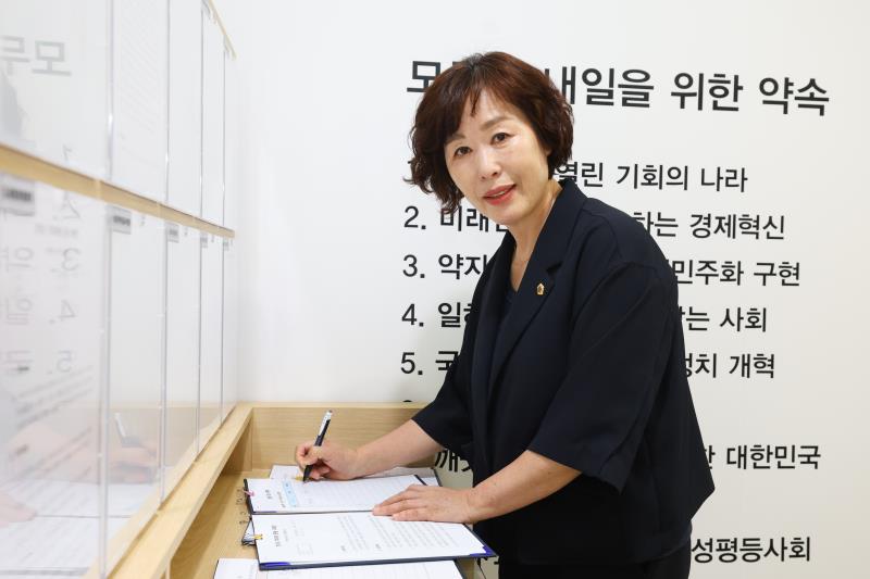 경기도의회 국민의힘 대표단 조례서명대 시연회_9