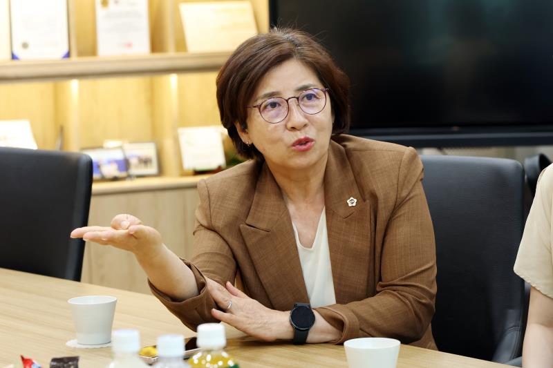 김진경 의장 치매노인 구강보건 관련 정책 정담회_5