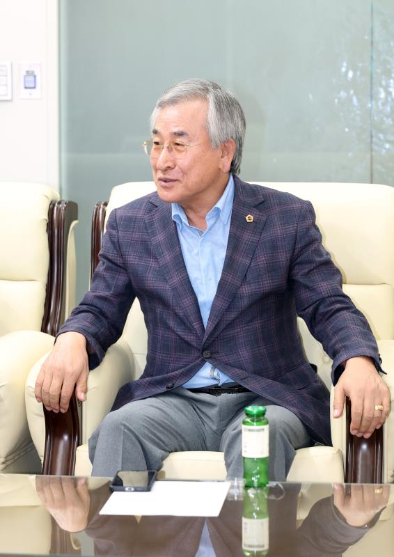 경기도의회 의정정책추진단 단장 위촉장 수여식_6