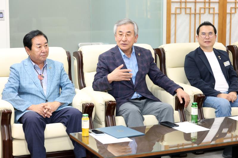 경기도의회 의정정책추진단 단장 위촉장 수여식_8