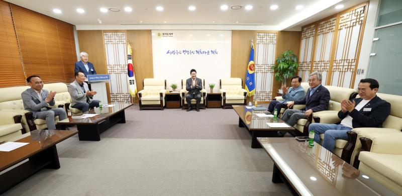 경기도의회 의정정책추진단 단장 위촉장 수여식_6