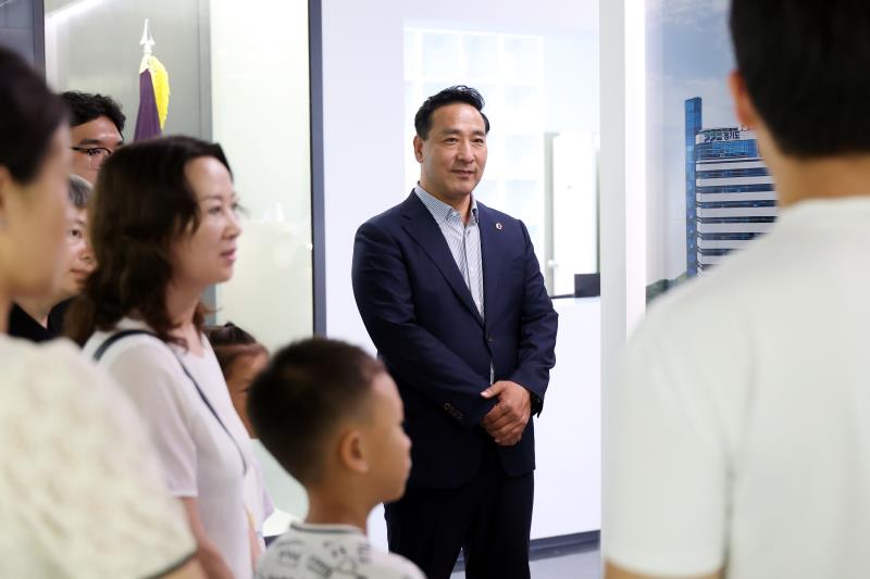 중국 웨이하이 천화미술관 연수단 경기도의회 방문_6