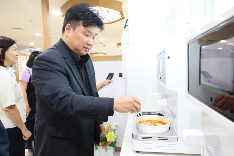 양우식 의회운영위원장 라면조리코너 시식회_6