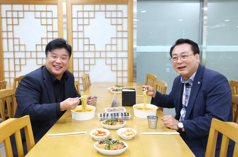양우식 의회운영위원장 라면조리코너 시식회_10