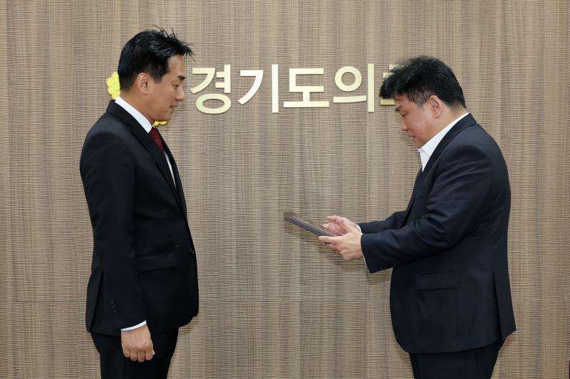 의회운영위원회 감사패 전달식_2
