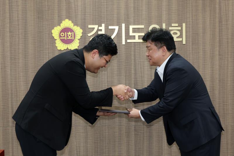 의회운영위원회 감사패 전달식_5